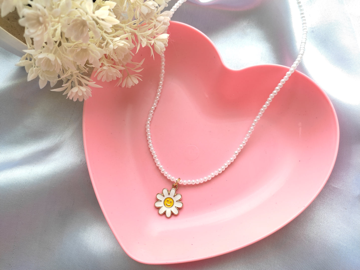Stylish trendy Cute Smiley Daisy white pearl necklace for women and girls