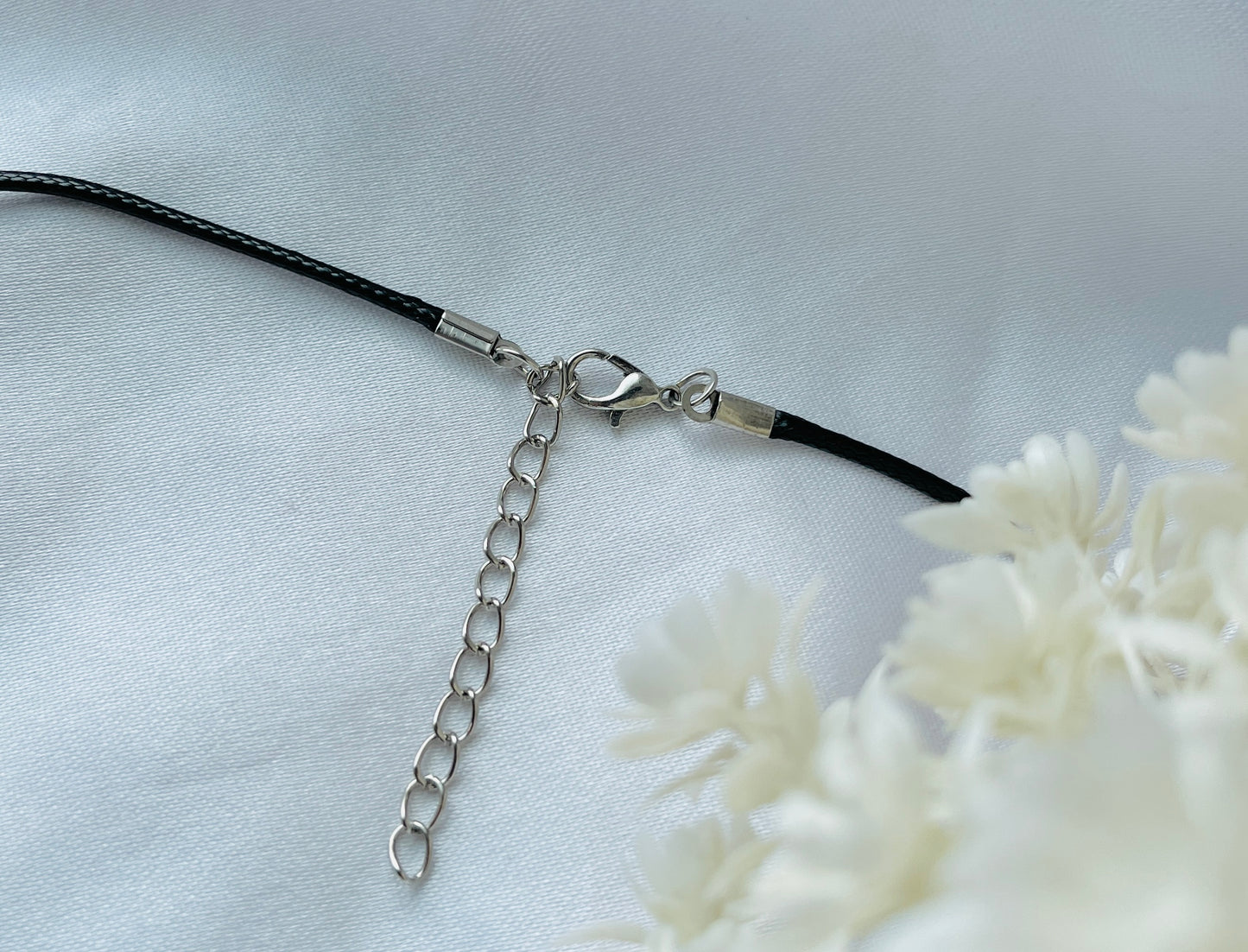 Adjustable sizing necklace