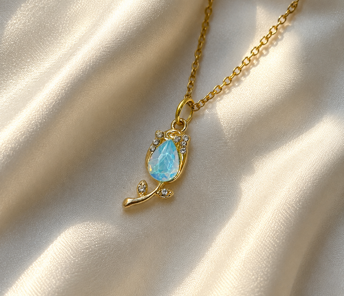 Stylish Trendy Cute Tulip Gold Charm Pendant Necklace For Women and Girls